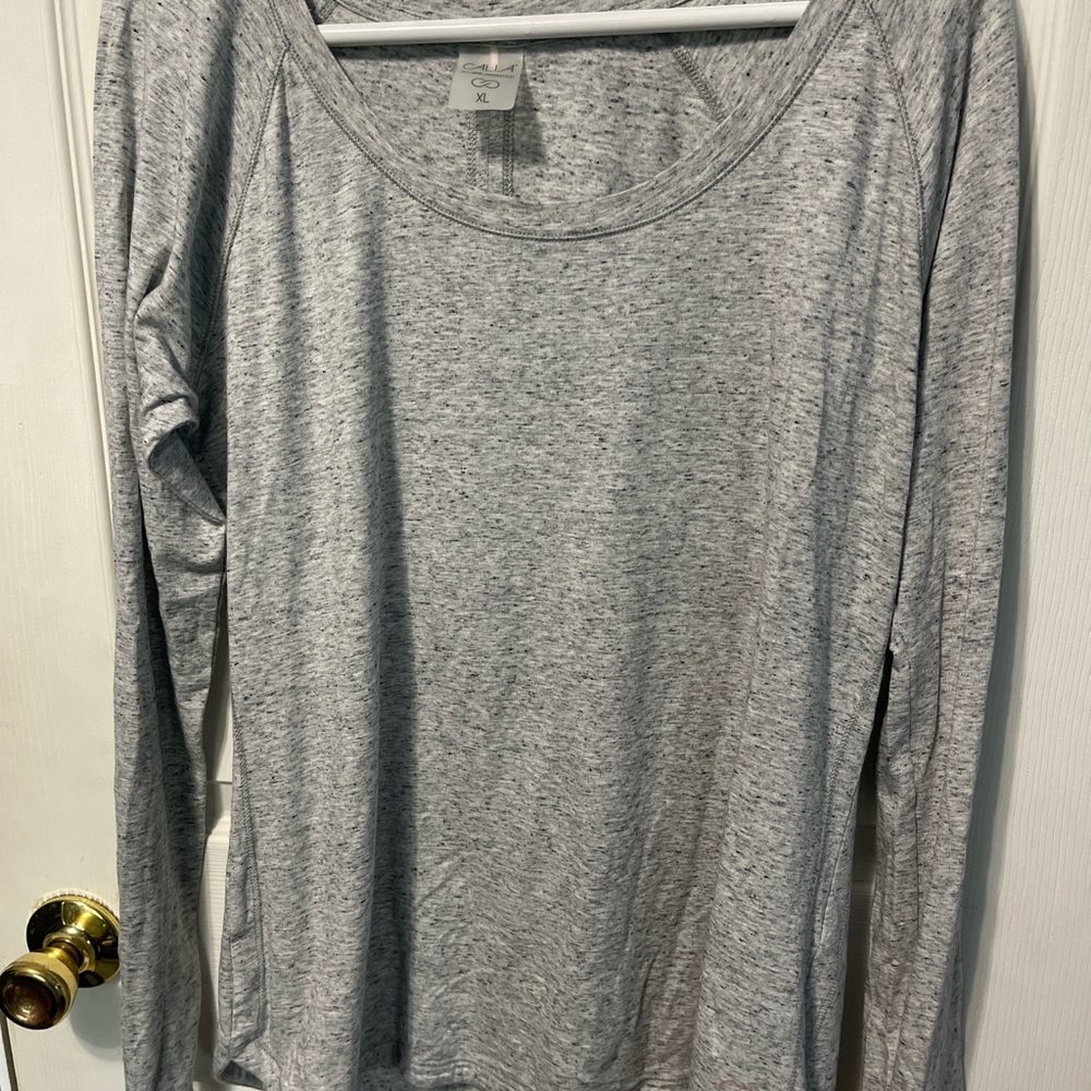 CALIA by Carrie Underwood Light Gray Long Sleeve Tee
